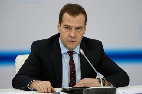 Медведев призвал «ДНР» и «ЛНР» к компромиссу с Киевом