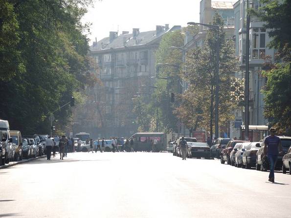 Протестующие против изменений в Конституцию перекрыли улицу Грушевского