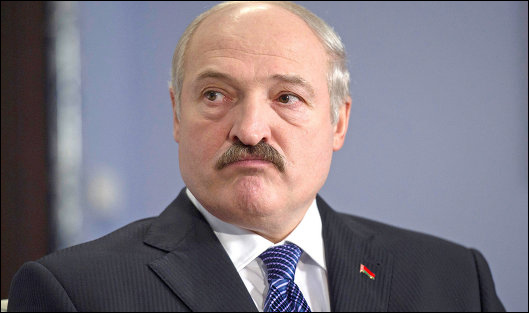 Садовой хочет пригласить Лукашенко на футбольный матч во Львове