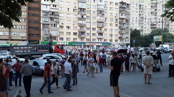 Недовольные перекрыли движение транспорта в Киеве