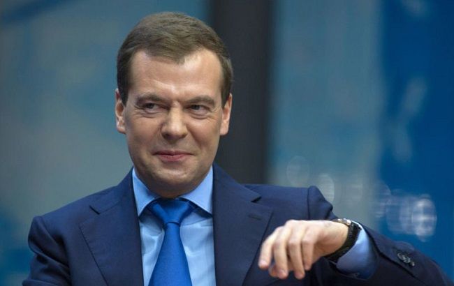 Медведев поручил расширить список стран, подпадающих под контрсанкции РФ