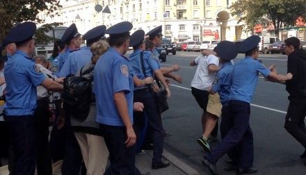 В Харькове напали на митингующих пенсионеров