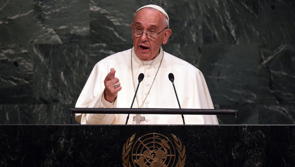 Папа Римский: Пока мы дискутируем – люди становятся расходным материалом