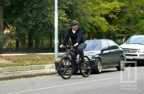Саакашвили приехал на выборы на велосипеде