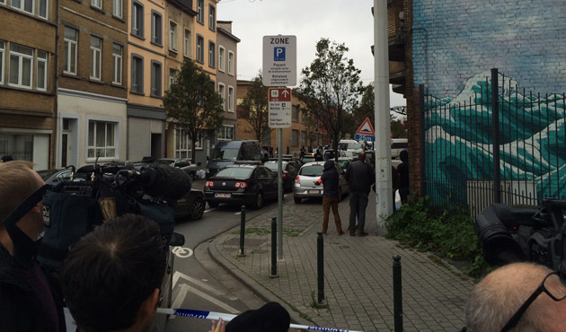 В пригороде Брюсселя проходит спецоперация по задержанию подозреваемых в парижских терактах