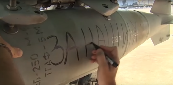 Российские пилоты сбросили в Сирии бомбы с надписями «За наших» и «За Париж»