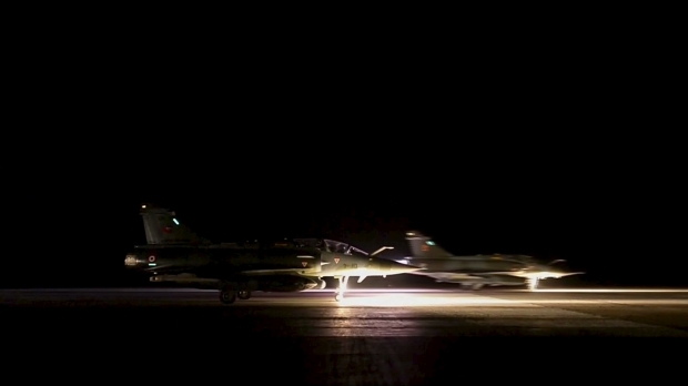 Обнародовано видео авиаударов Франции по ИГ в Сирии