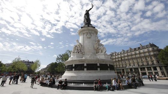 На площади Республики в Париже люди разбежались от звука выстрелов – СМИ