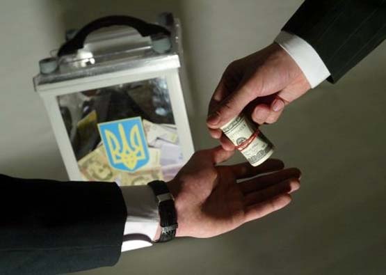 Аваков: Трое студентов отправлены в тюрьму за подкуп избирателей