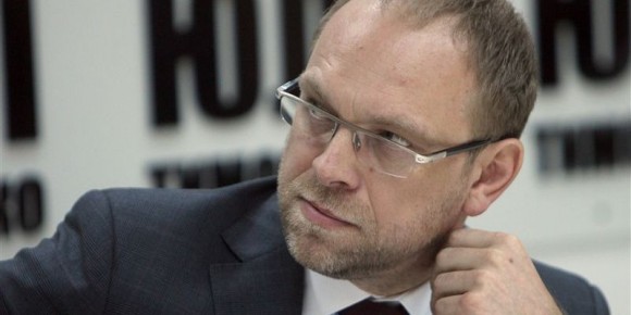Нардеп Власенко посоветовал отказаться от аргументов о ноге Путина и почках Лаврова