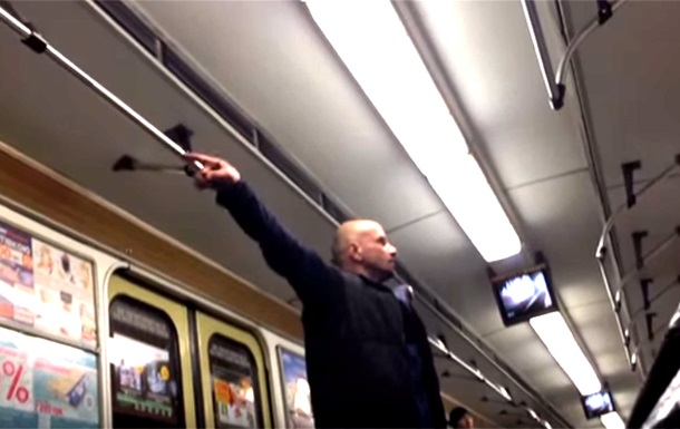 В киевском метро пытались задержать мужчину, возомнившего себя Богом