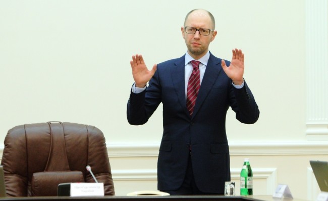 Яценюк объяснил, почему был введен мораторий на выплату долга России