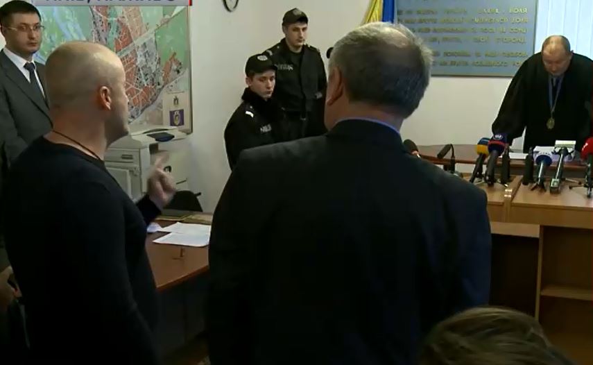 Заседание по делу Корбана: депутат Денисенко бросил в судью бутылку