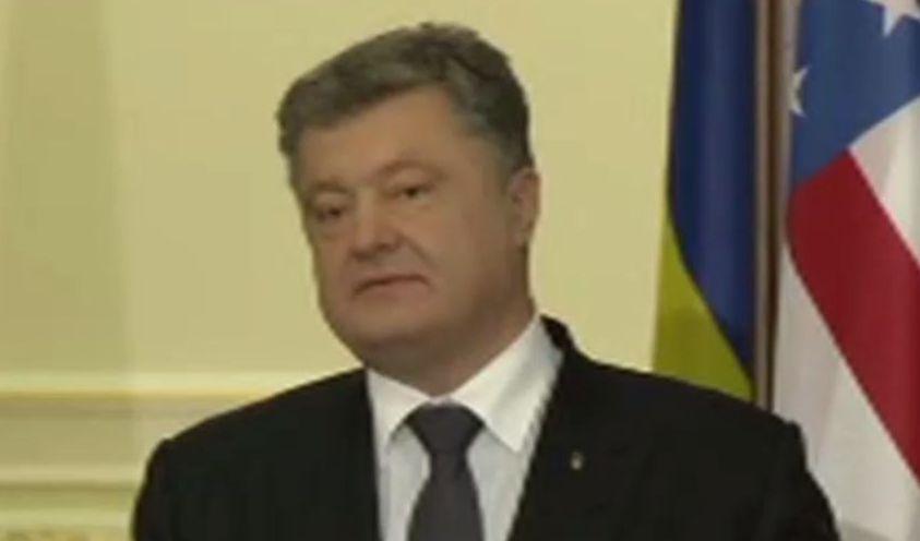 Порошенко: спецслужбы защитили украинцев от более чем 200 терактов
