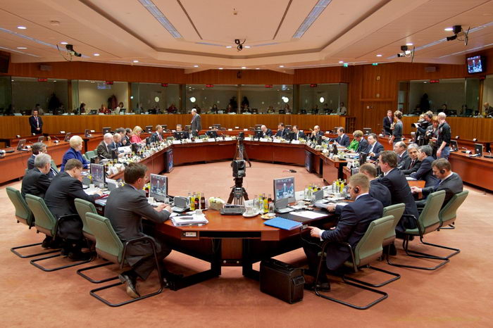 Совет ЕС начал процедуру продления санкций против РФ, – Порошенко