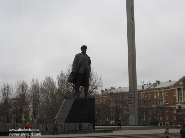 Видео: Попытка подрыва памятника Ленину в Донецке
