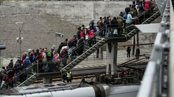 Швеция собирается депортировать до 80 тысяч мигрантов