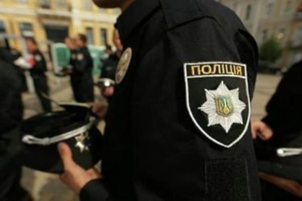 Полтавская область: группа молодых людей напала на полицейских