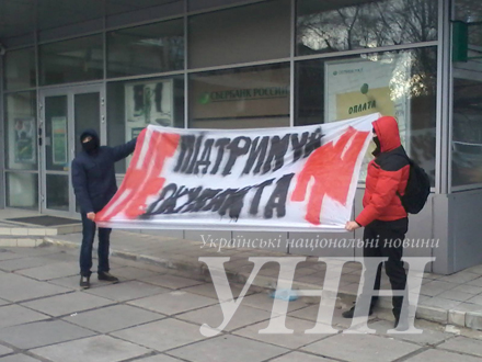 Три человека бойкотировали российские товары в Днепропетровске