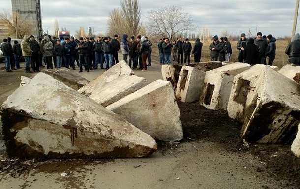 В Николаевской области местные жители перекрыли трассу