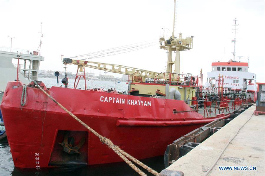 В Ливии арестован танкер с украинскими моряками