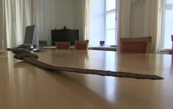 В Эстонии рассказали, при каких условиях вернут Украине меч викингов