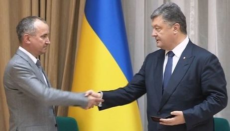 Грицак доложил Порошенко об освобождении из плена троих украинцев