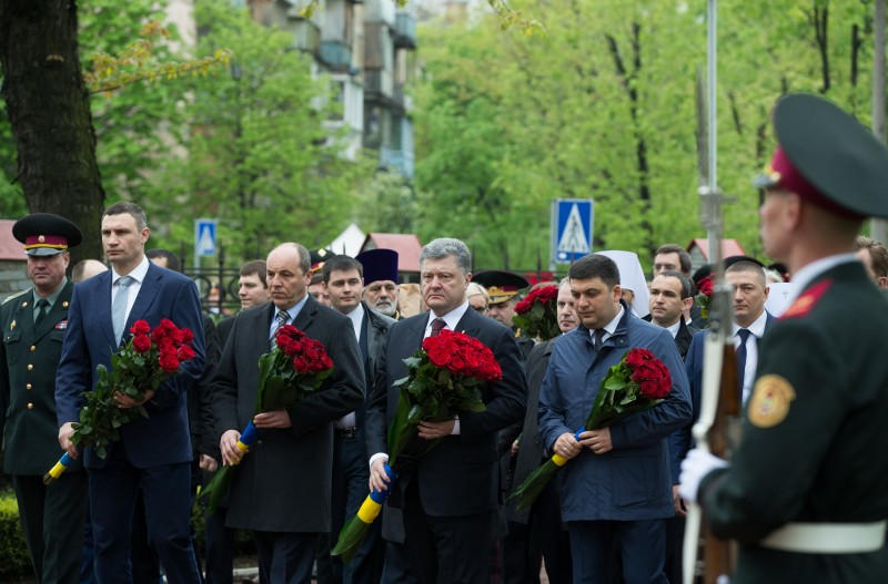Порошенко почтил память жертв и ликвидаторов аварии на ЧАЭС