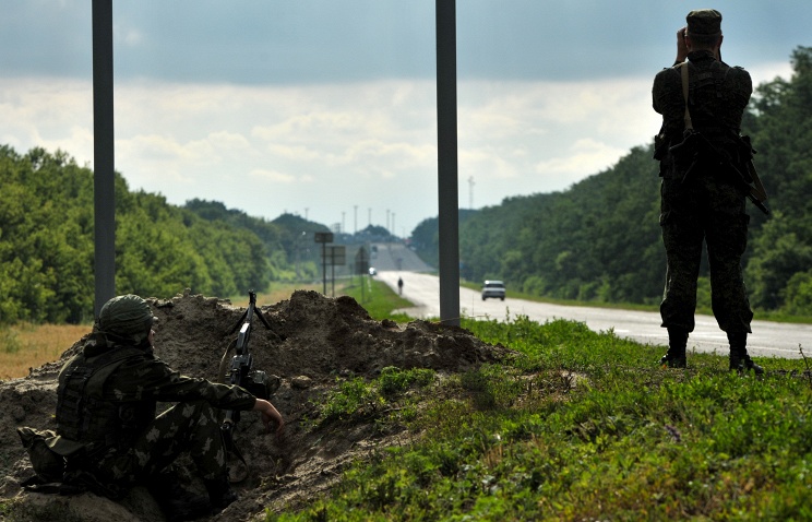 В Ростовской области пограничники открыли огонь по автомобилю, прорывавшемуся в Украину