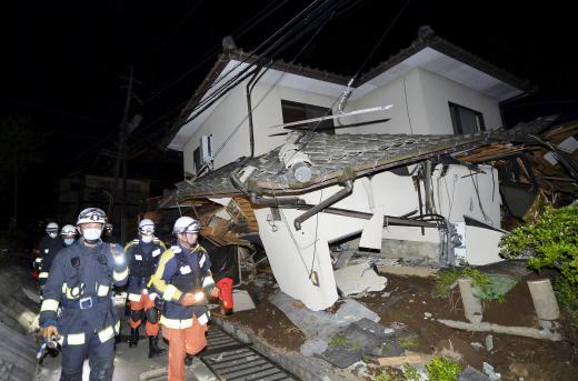 Порошенко выразил соболезнования семьям погибших в Японии
