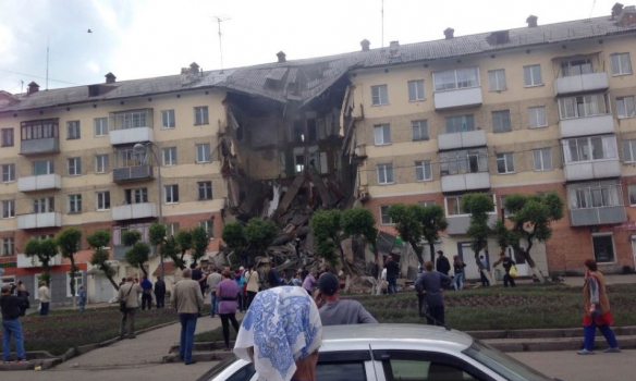 В Кемеровской области обрушился подъезд пятиэтажки, есть жертвы