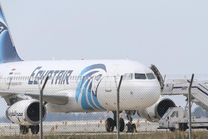 Самолет компании EgyptAir пропал с радаров