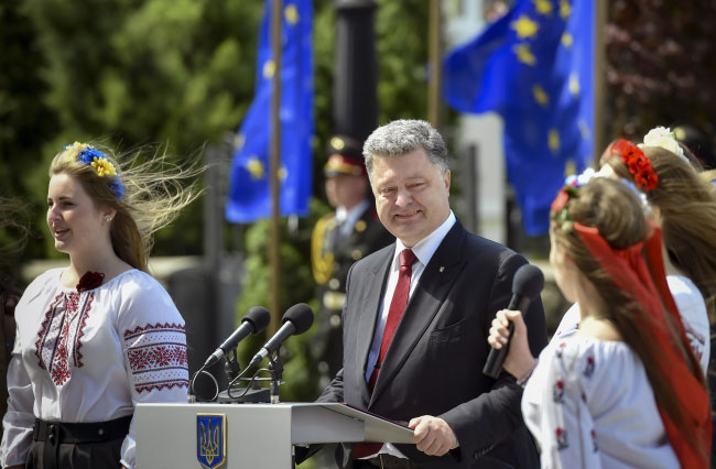 Порошенко: Украинцы сегодня на передовой защиты европейской цивилизации