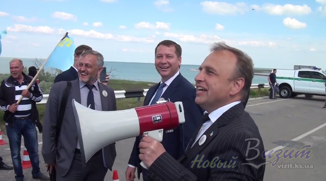 Глава Херсонской ОГА спел песню о Путине