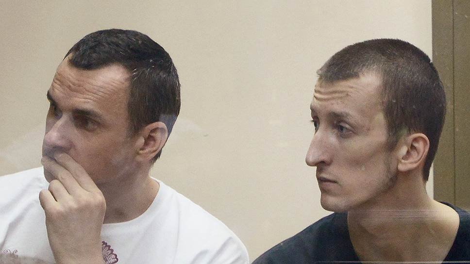 МИД Украины потребовал у России освободить Сенцова и Кольченко