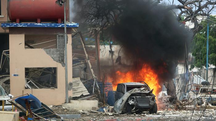 Нападение на отель в Сомали: несколько взрывов, есть жертвы и заложники
