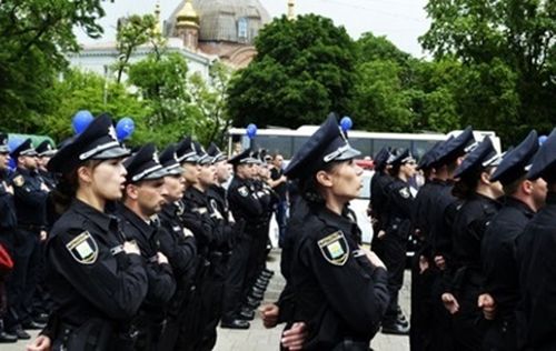 В Ровно пожаловались на полицейских, громко исполняющих гимн