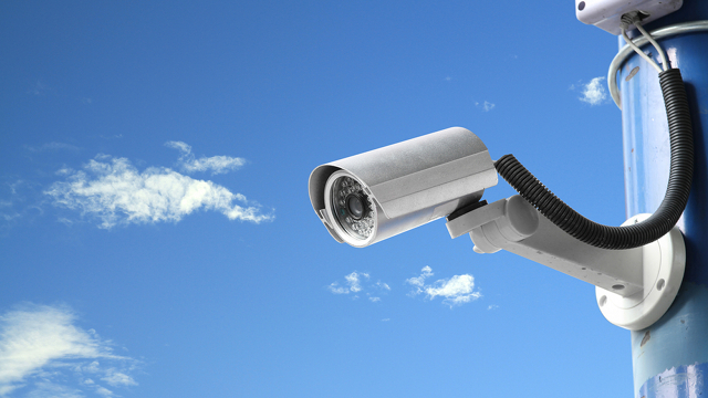 Порошенко поручил установить камеры наблюдения в общественных местах всех областных центров