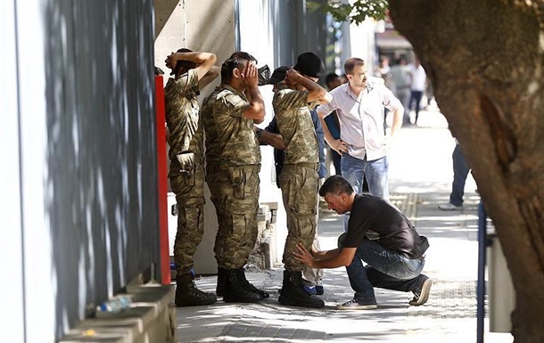 В Турции завершилась операция по задержанию военных