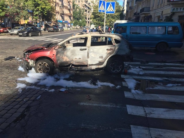 В Киеве от взрыва в автомобиле погиб журналист Шеремет