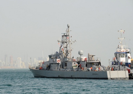 Американский корабль открыл предупредительный огонь из-за приближения иранского катера