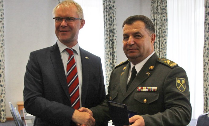 Украина и Эстония обсудили проведение совместных военных учений