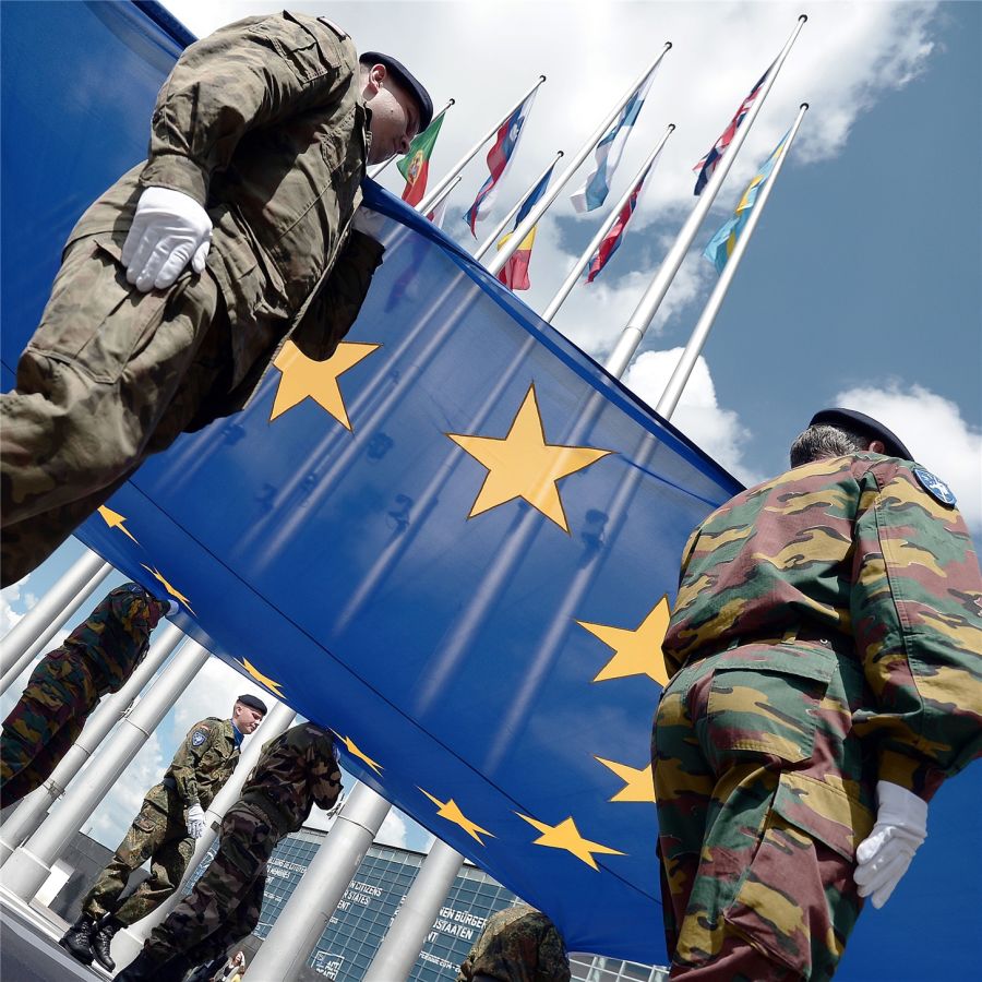 Премьеры Венгрии и Чехии призвали создать общую армию ЕС