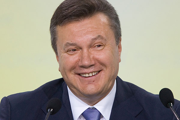 Янукович предложил ввести санкции ЕС против представителей украинской власти