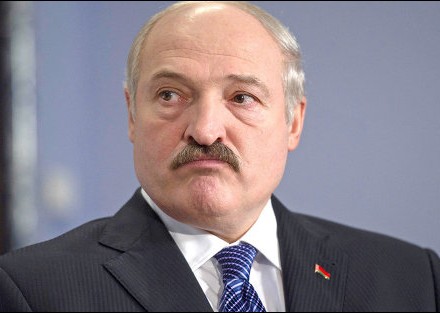 Американский народ не готов выбрать женщину президентом США, – Лукашенко