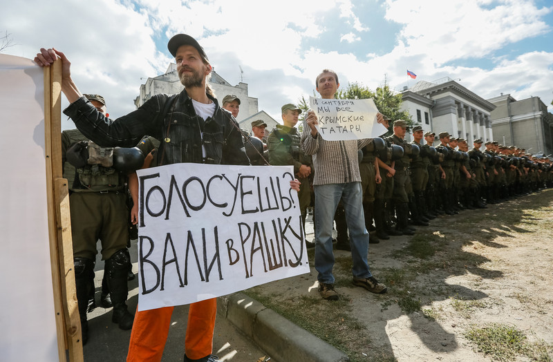 Следком РФ возбудил дело в отношении напавших на посольство в Киеве