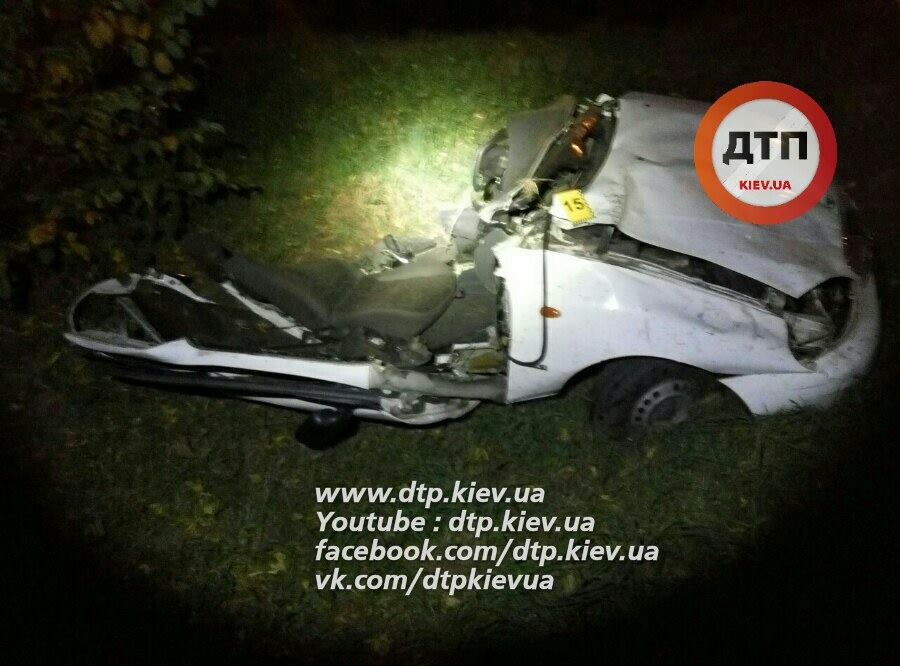 ДТП в Киеве: Машину разорвало пополам, погибли 4 человека
