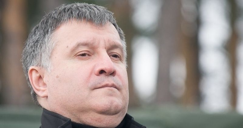 Аваков назвал «гнилой дорожкой» выборы на Донбассе до контроля над границей