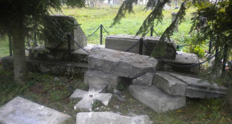В Польше развернута кампания уничтожения украинских памятников, – институт нацпамяти