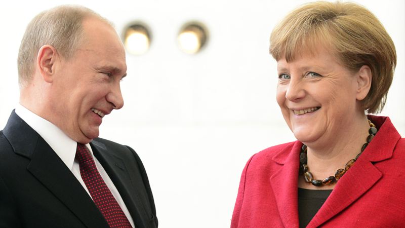 Путин обсудил с Меркель транзит газа через Украину